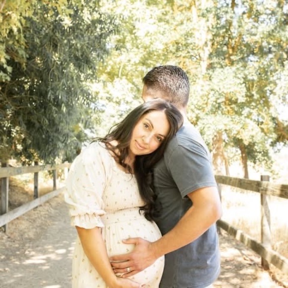 Meet your Posher, Damaris - Picture 1 of 1